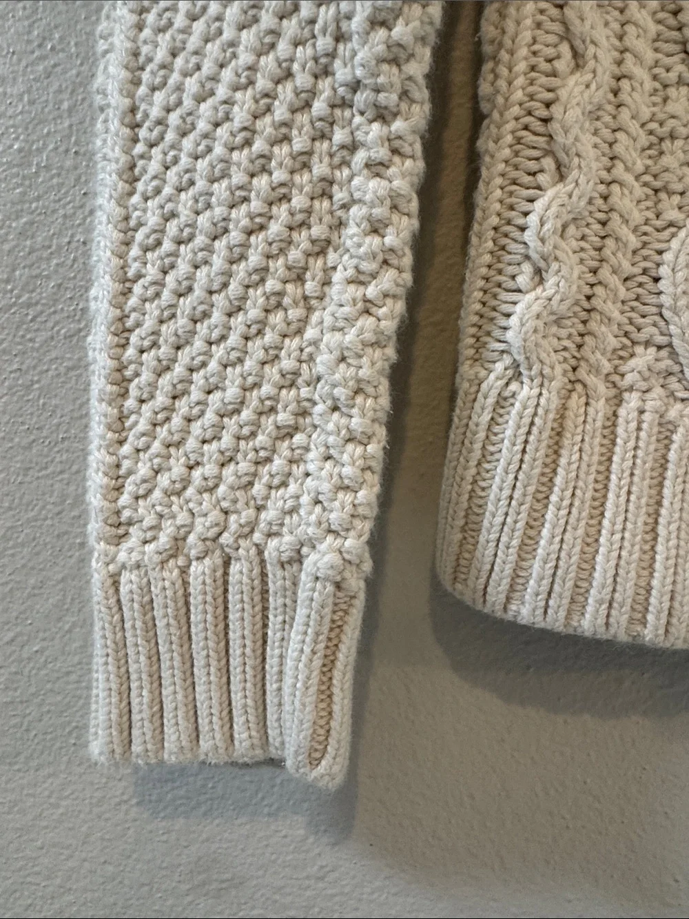 EUC Small 6/7 GAP Kids Organic White Cable-Pattern Crewneck Sweater!